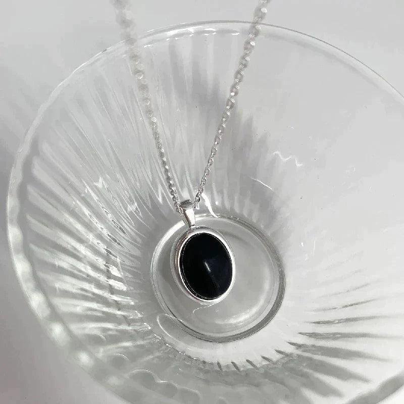 Sarah – Luxe Zwarte Opaal Ketting | Een Statement van Tijdloze Elegantie