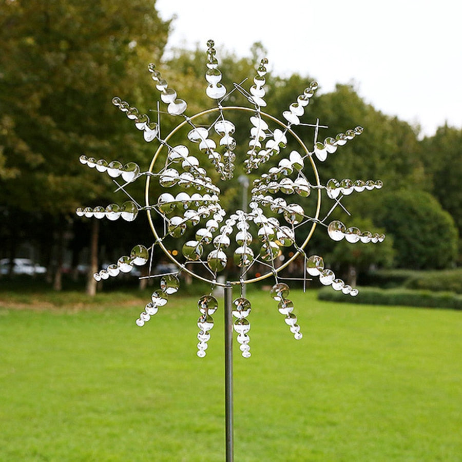 MystiMolino - Een sierlijke windmolen die kunst en beweging combineert.