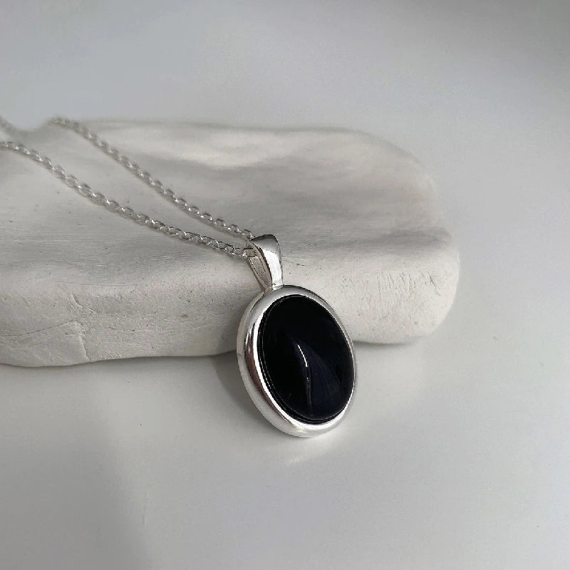 Sarah – Luxe Zwarte Opaal Ketting | Een Statement van Tijdloze Elegantie