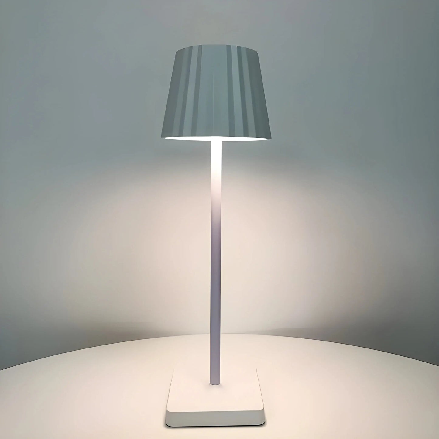 Brillia – Voor een stralende en verfijnde uitstraling. Luxe Draadloze Tafellamp  – Elegante LED Verlichting met USB Oplaadfunctie
