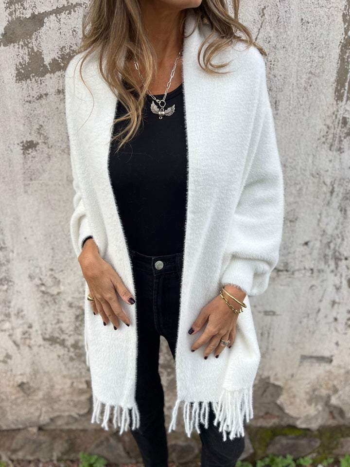 Het Vivia vest is een veelzijdig en stijlvol kledingstuk voor de moderne vrouw, ontworpen voor zowel comfort als elegantie. Gemaakt van zachte, ademende materialen, biedt het een flatterende, losse pasvorm die perfect bij verschillende lichaamsvormen past.